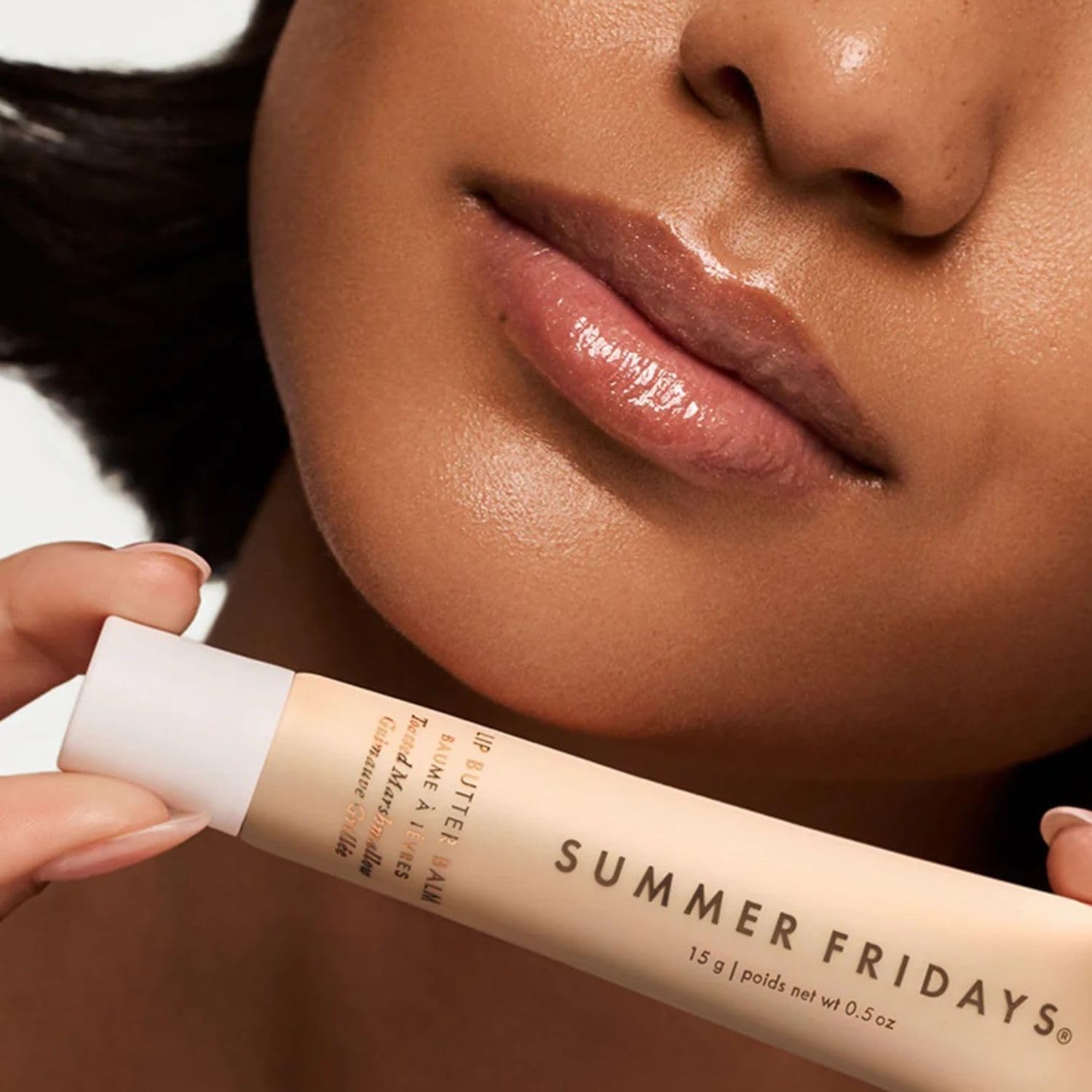 Summer Fridays labios con acabado brillante sutil tras la aplicación