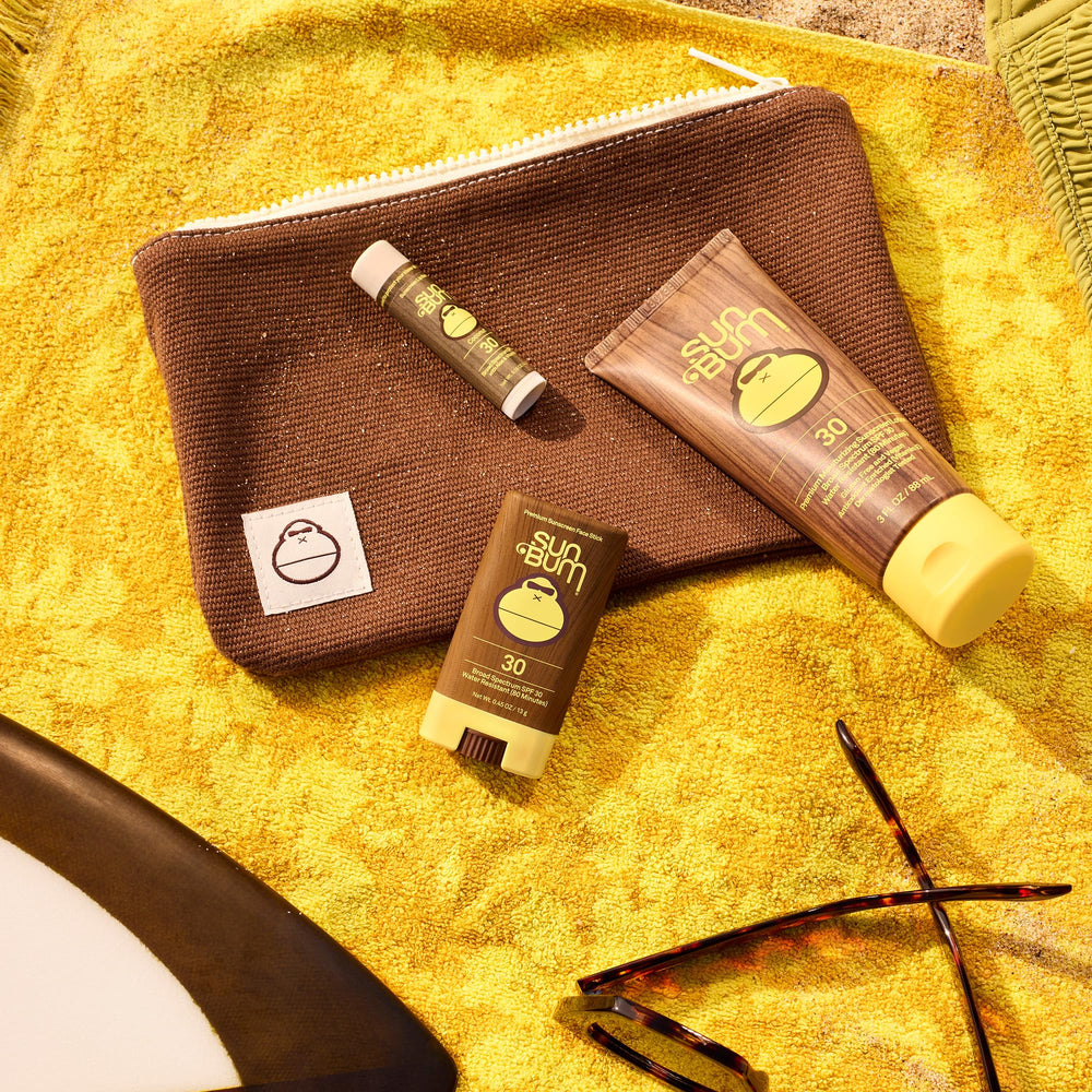 Sun Bum bálsamo labial Coconut en primer plano para labios hidratados