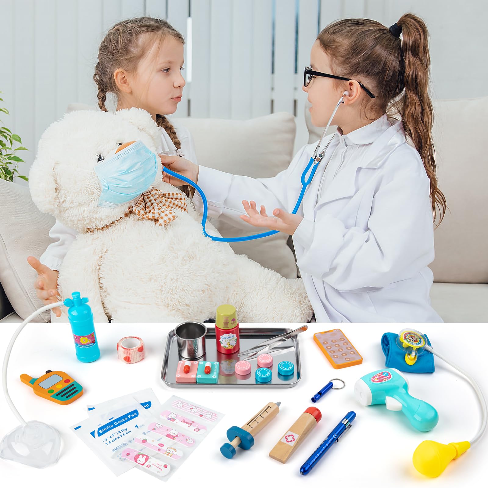 Sundaymot manos de niño usando el estetoscopio para juegos educativos