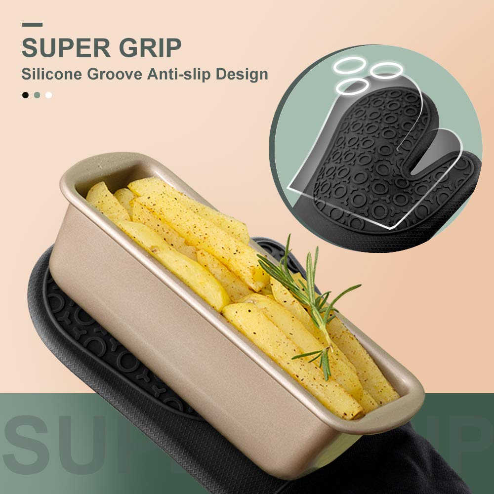 sungwoo guantes en uso sacando bandeja caliente del horno