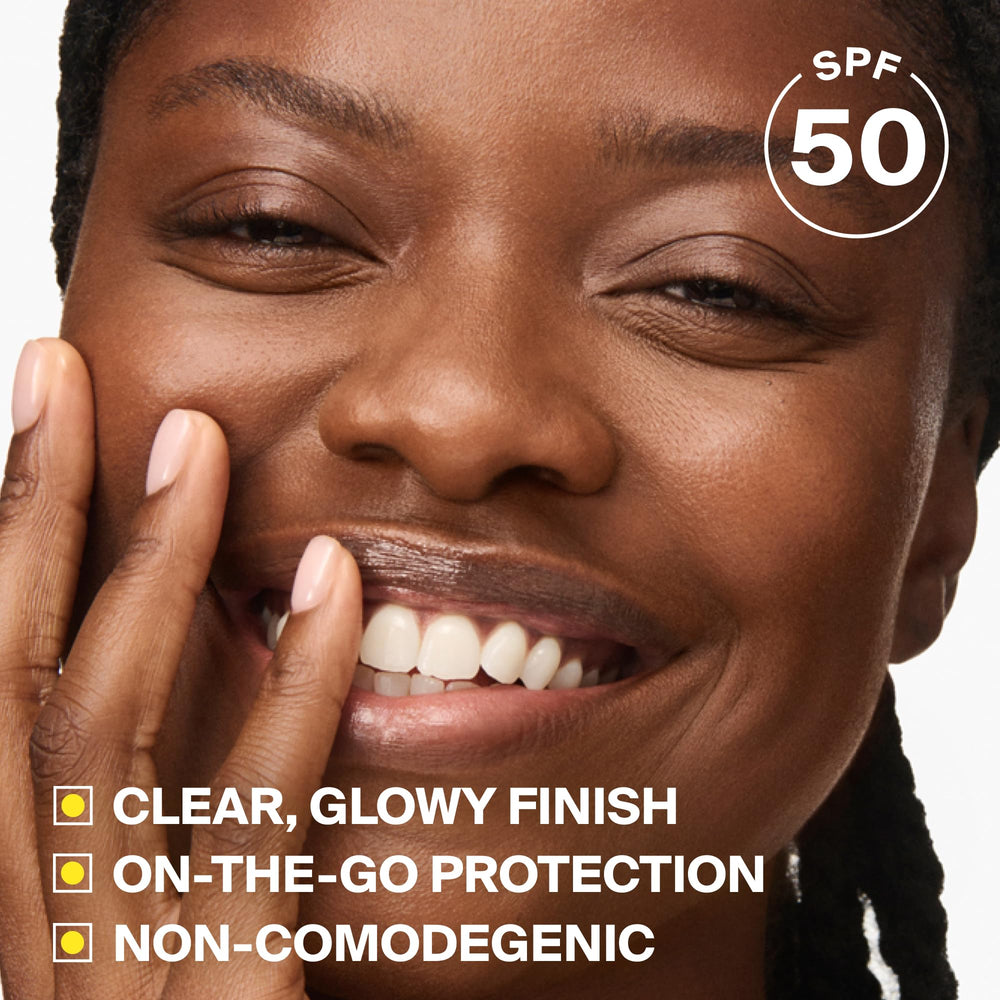 Supergoop! aplicación en mejillas para retoque facial y protección