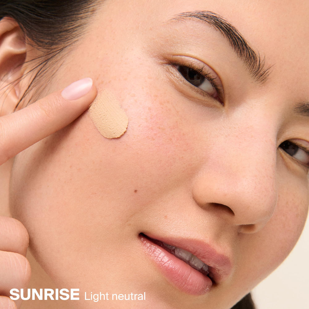 Supergoop! aplicación en rostro y cuello que unifica tono y controla brillo