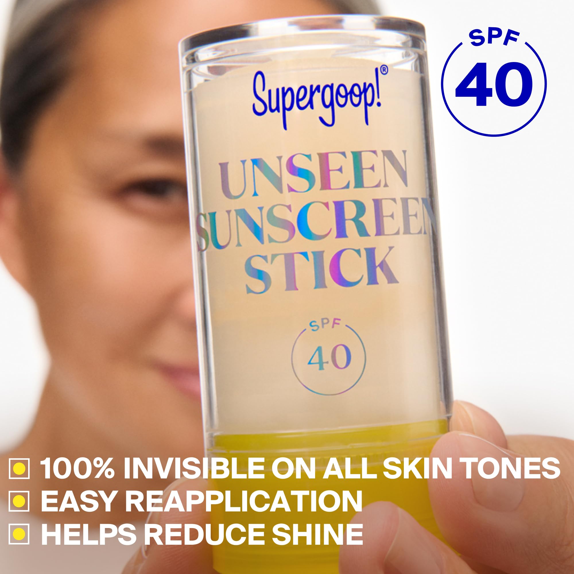 Supergoop! aplicación en rostro sobre maquillaje para retoque sin transferencia