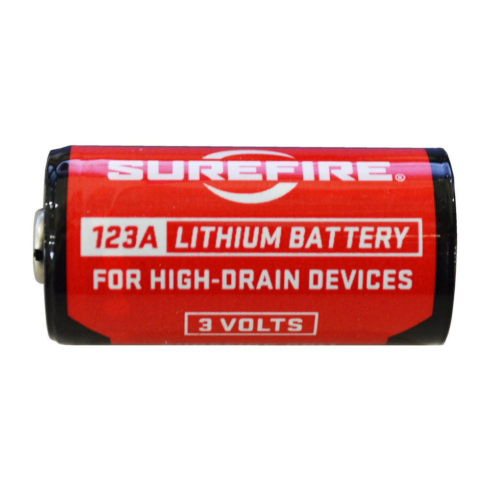 SureFire detalle etiqueta de una CR123A con voltaje visible y confianza