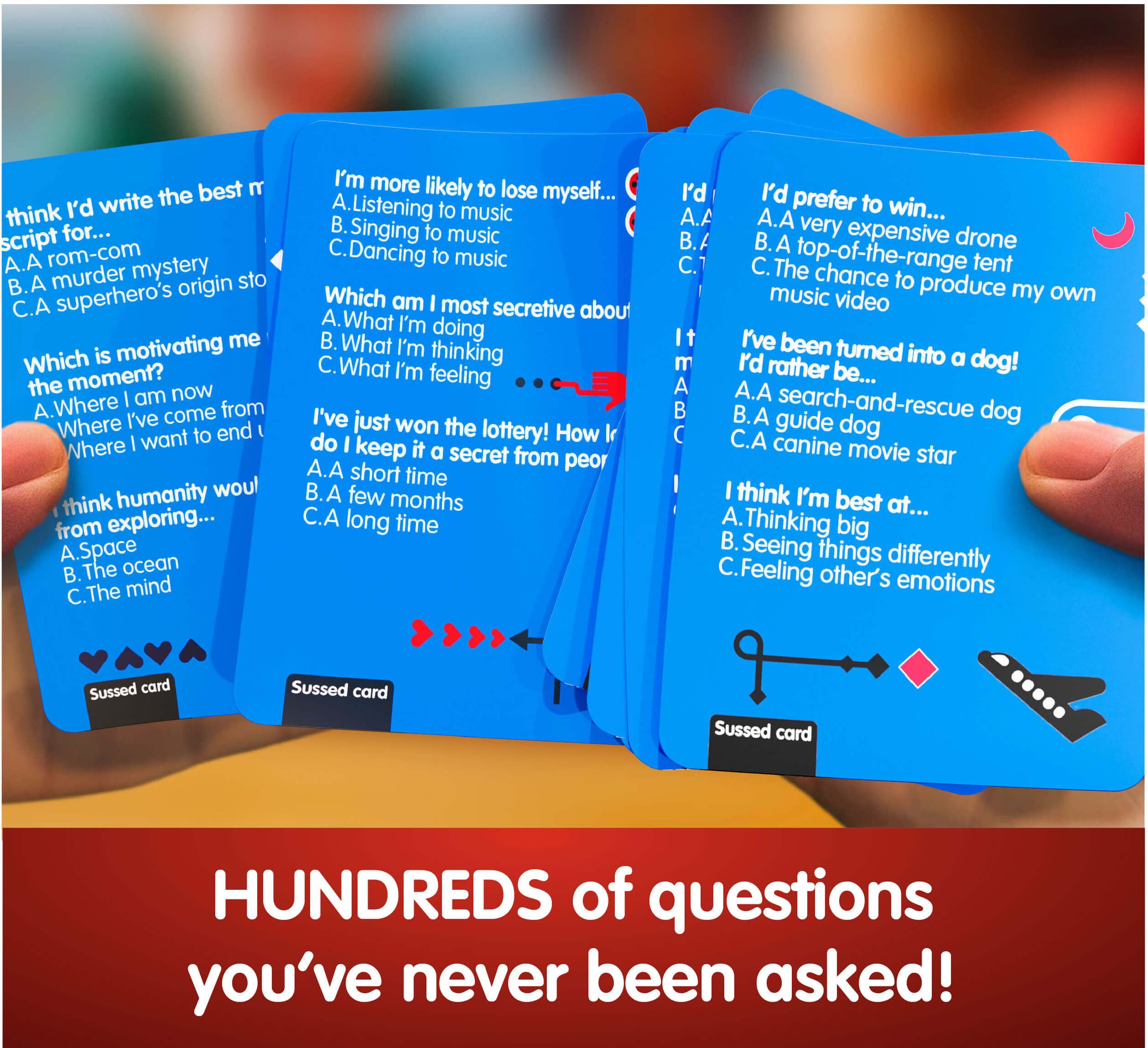 SUSSED cartas esparcidas mostrando variedad de preguntas para conversaciones genuinas