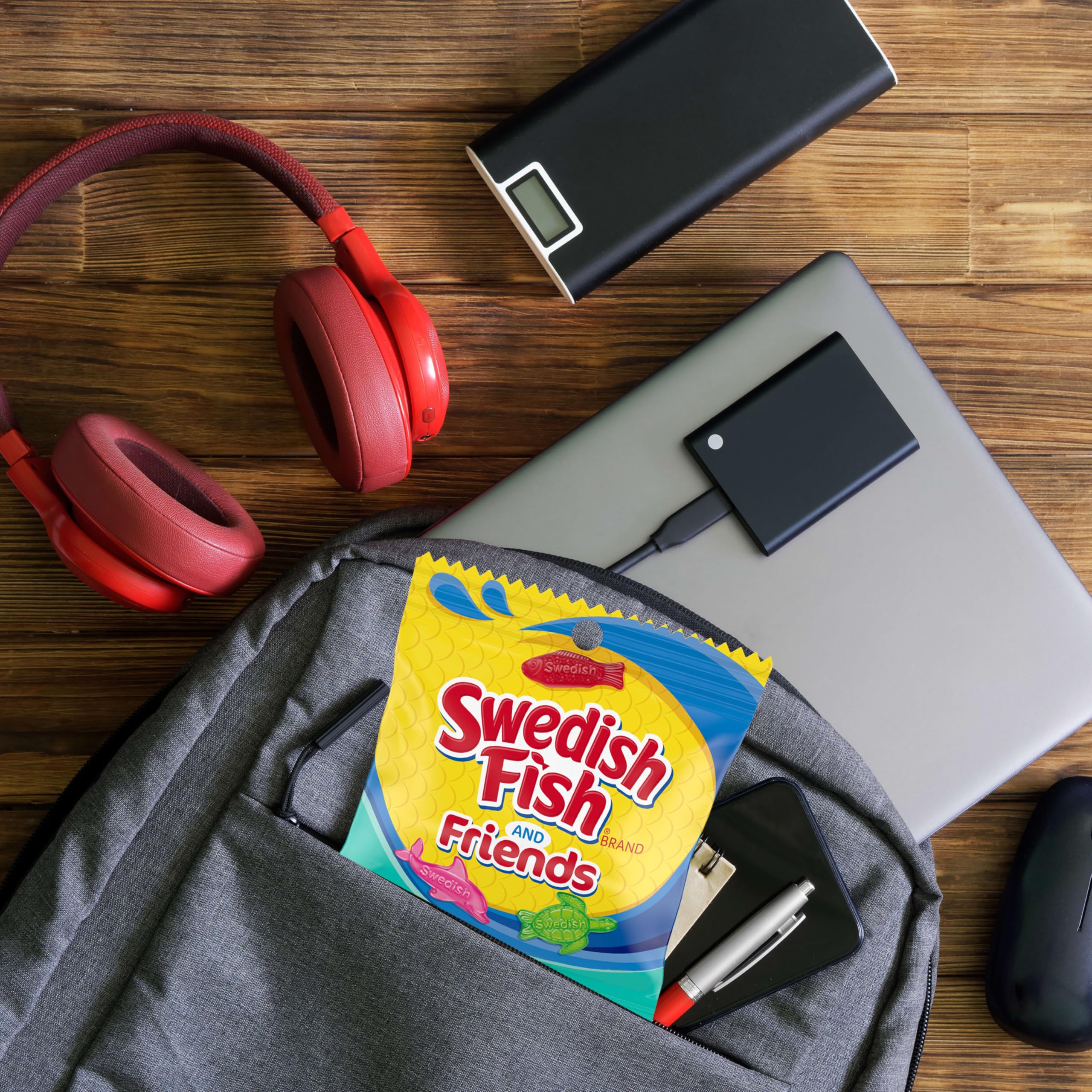 Swedish Fish doce bolsas apiladas mostrando formato al por mayor