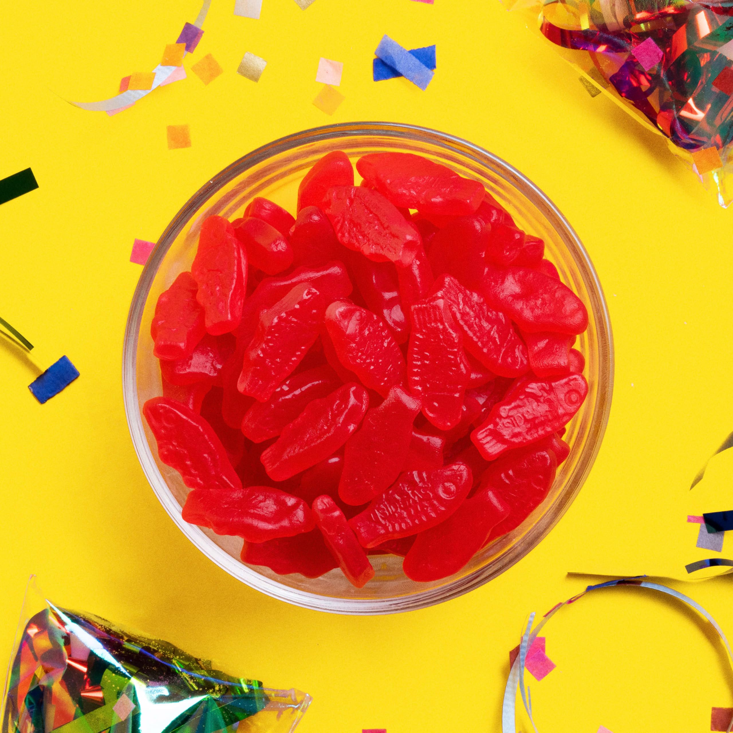 SWEDISH FISH arreglo de mesa de fiesta con bolsitas como souvenirs llamativos