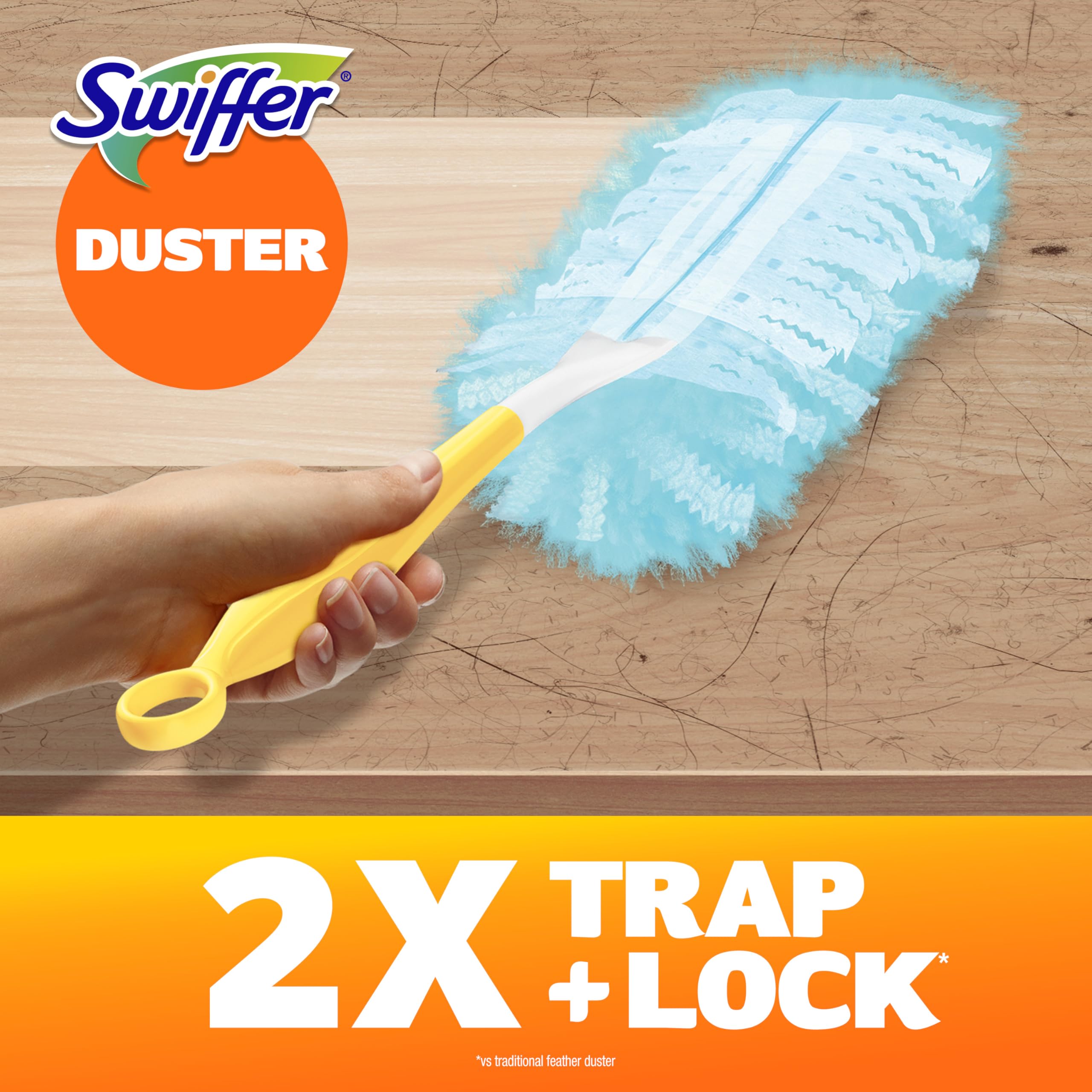 Recambio Swiffer limpiando salpicadero y rejillas del auto con facilidad