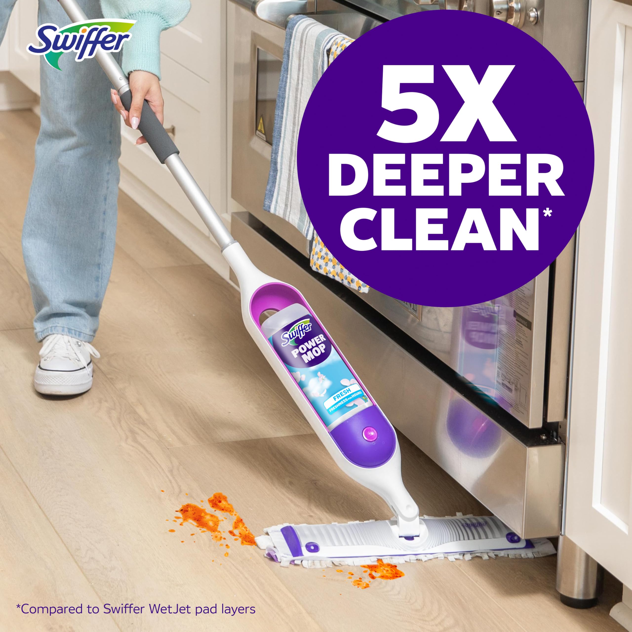 Swiffer PowerMop limpiando derrame en cocina, absorbe y retiene líquidos