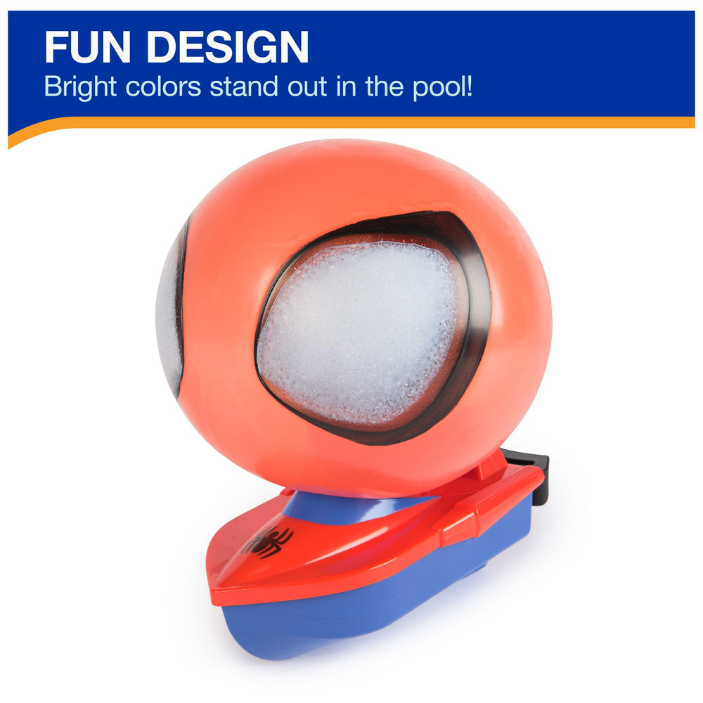 SwimWays Spider-Man comparación de tamaño junto a una mano para escala clara