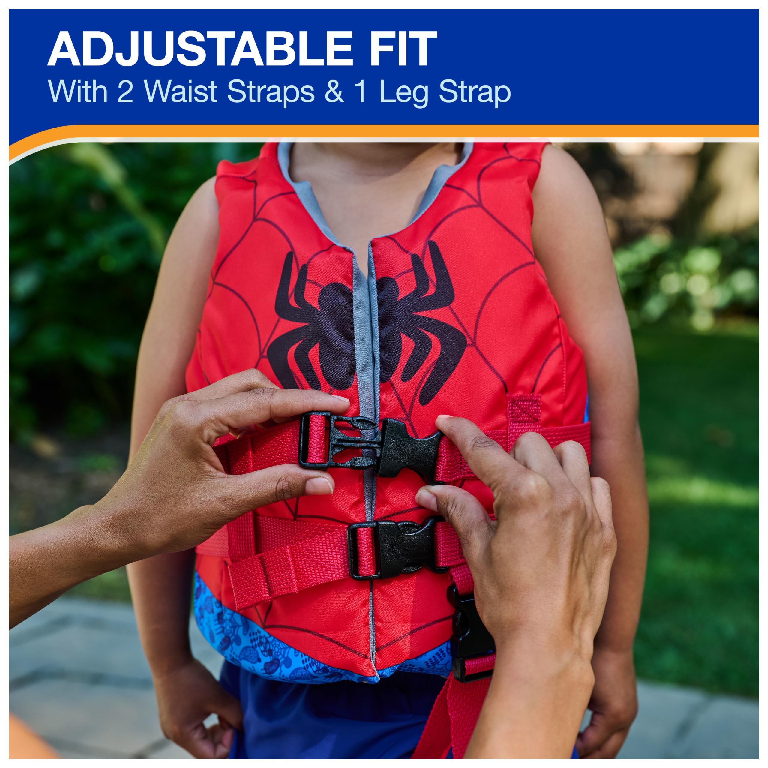 SwimWays niño usando el Swim Trainer Spidey en piscina con movilidad
