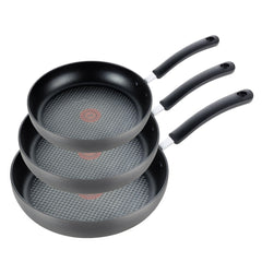T-Fal vista frontal del juego de tres sartenes mostrando tamaño y acabado, fácil identificación