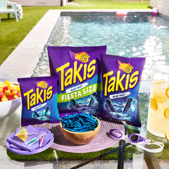 Takis Blue Heat bol con totopos enrollados listos para servir en mesa