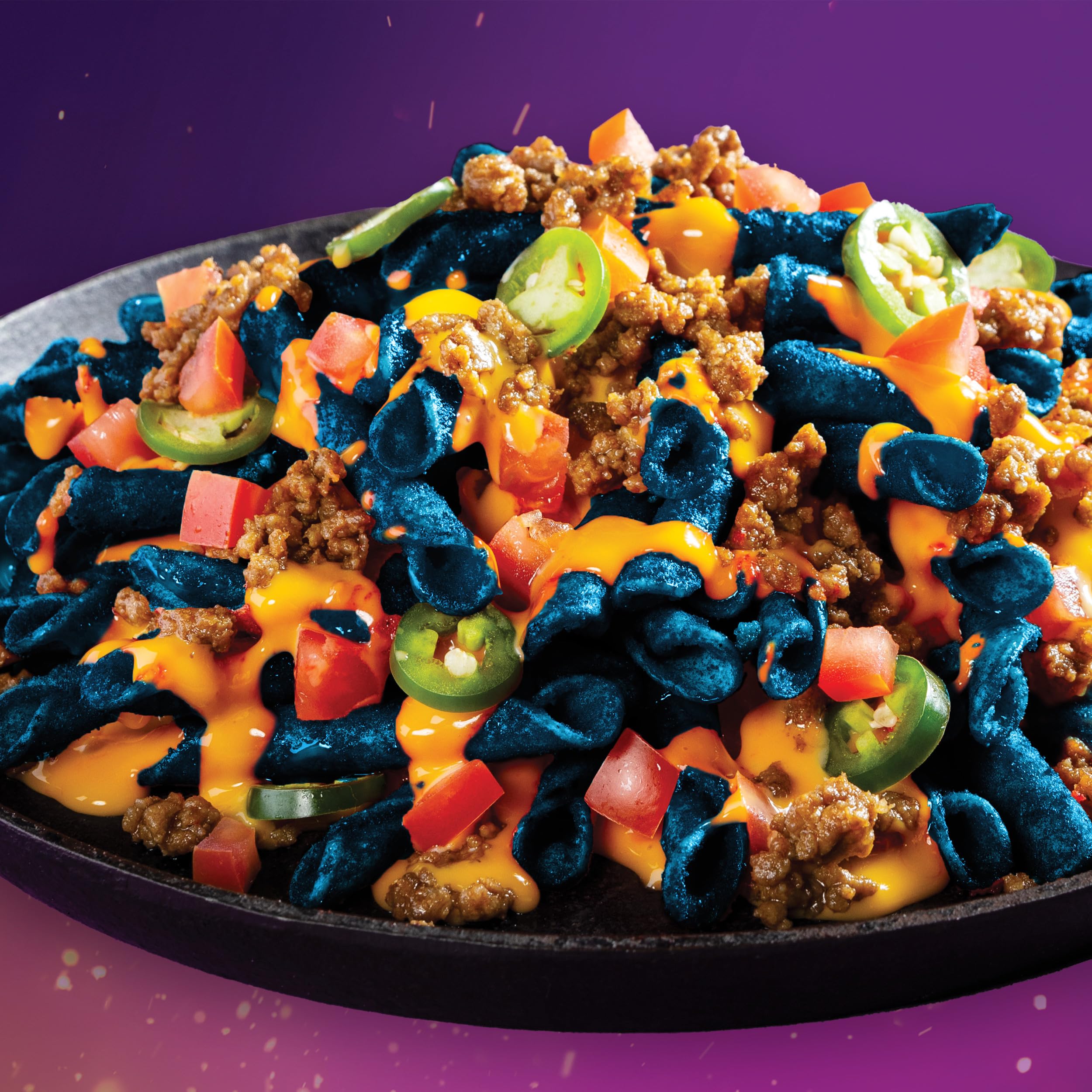 Takis Blue Heat bolsa individual en enfoque mostrando su portabilidad