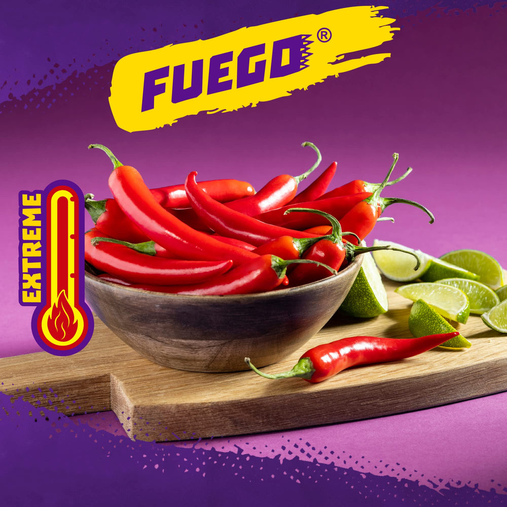 Takis mini comparada en mano para mostrar tamaño portátil