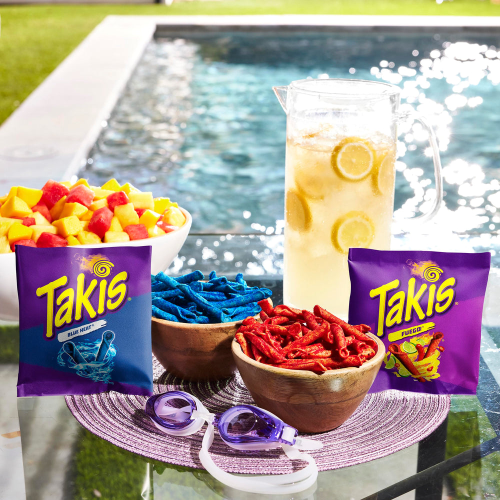Takis bolsa individual abierta con rollitos listos para comer