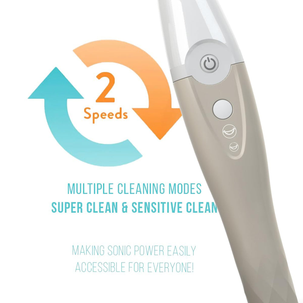 TAO Clean cepillo en uso en baño demostrando limpieza eficaz diaria