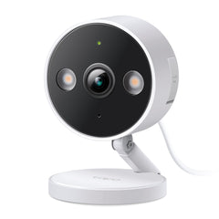 Tapo C120 vista frontal mostrando lente y diseño compacto para vigilancia versátil