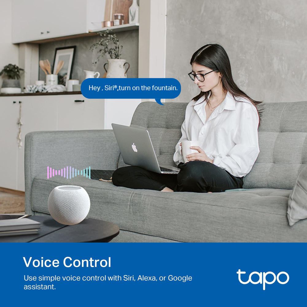 Tapo P400M en uso iluminando jardín para crear ambiente controlado desde app