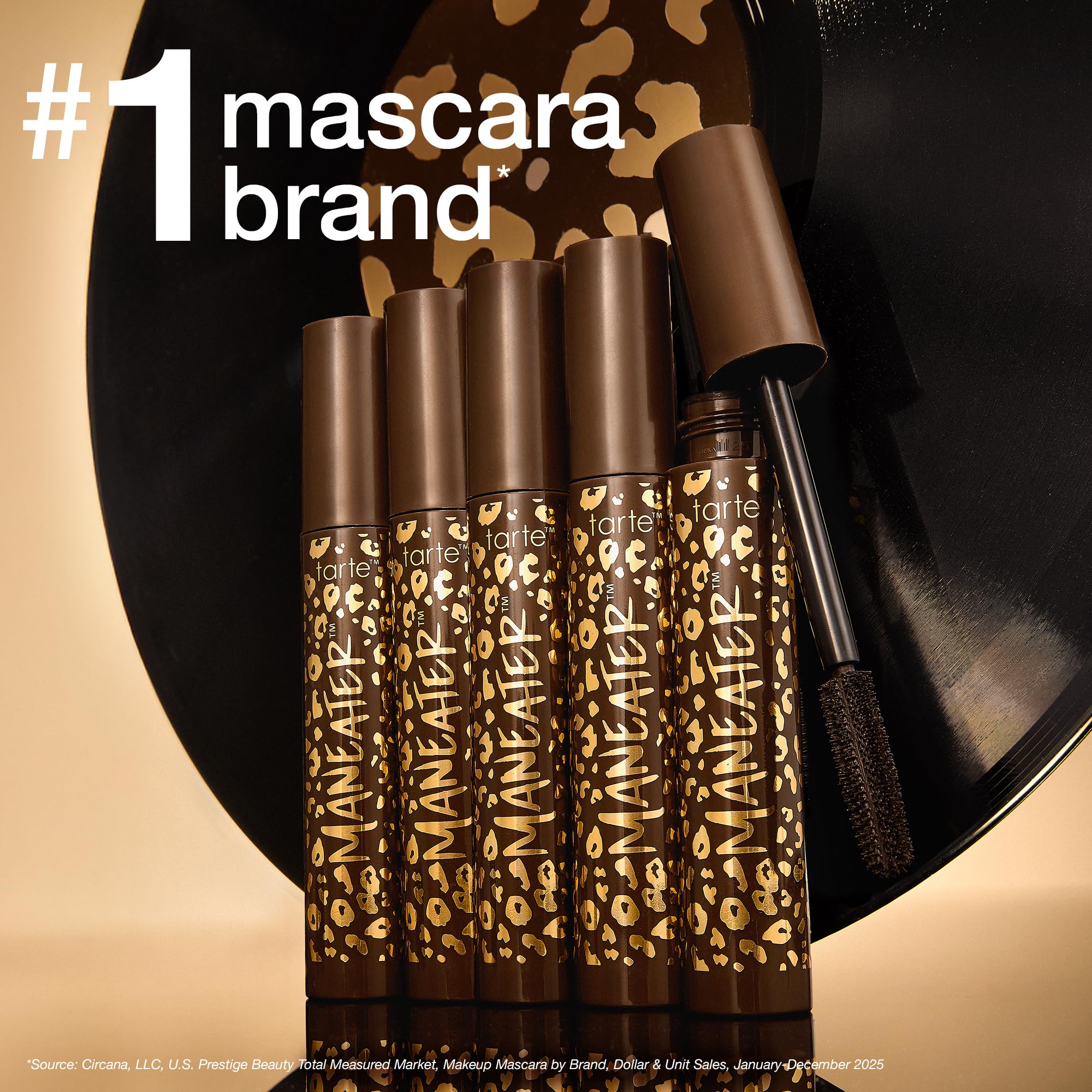 tarte maneater comparación de tamaño travel size junto a otros objetos para escala
