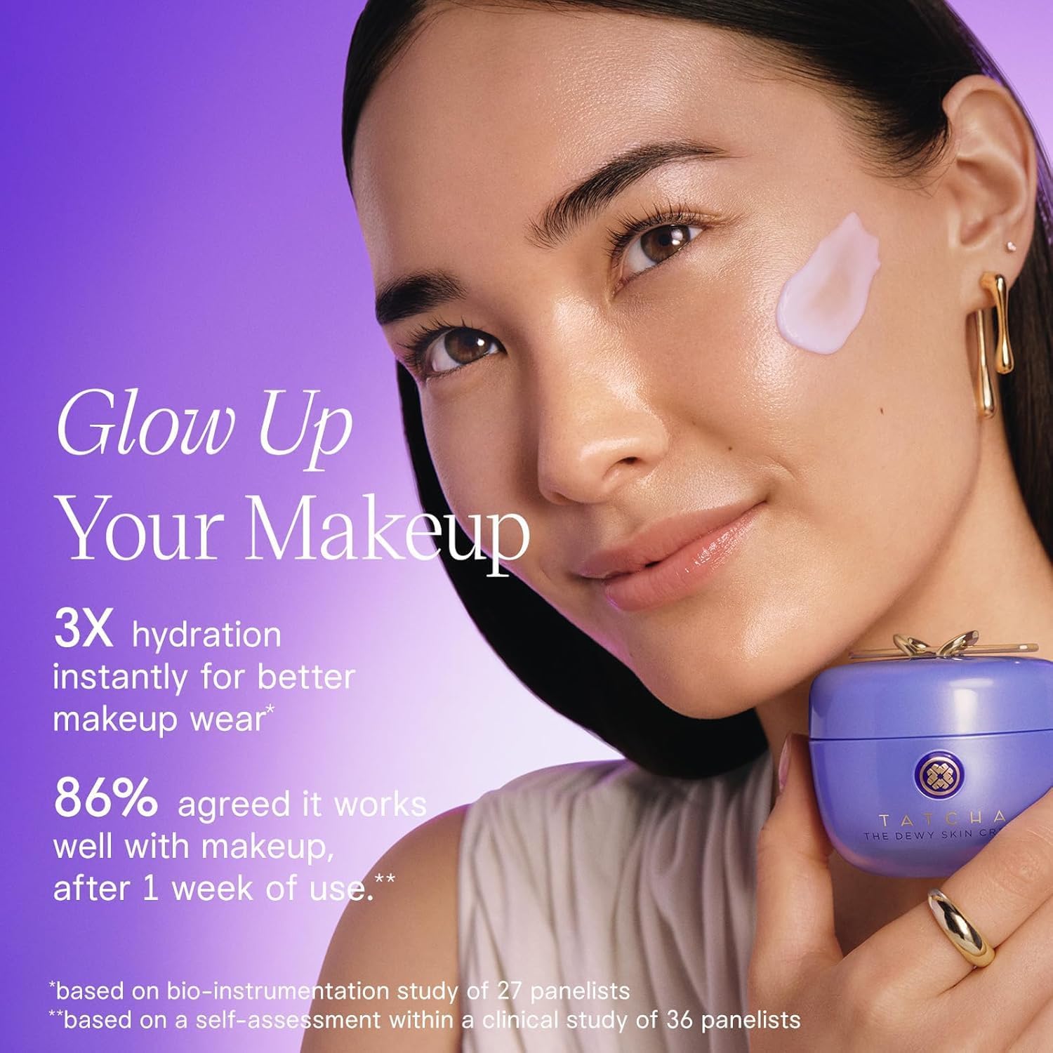 TATCHA aplicación de crema en mano demostrando absorción y efecto nutritivo