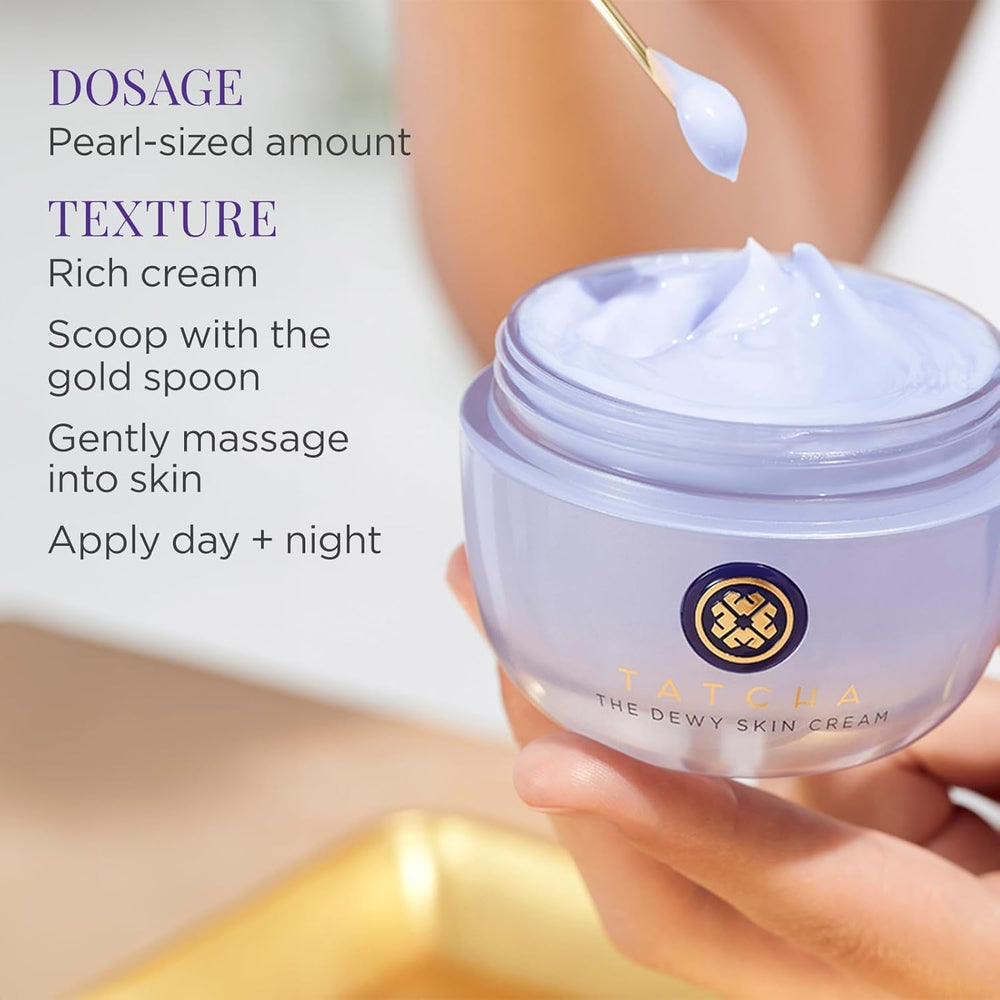 TATCHA frasco en entorno de baño lujoso transmitiendo experiencia sensorial