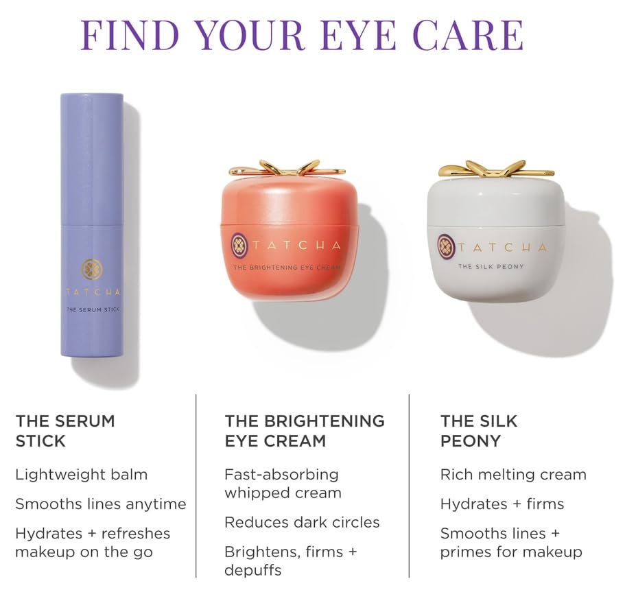 TATCHA The Serum Stick colocado en ambiente cotidiano para retoques rápidos