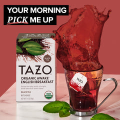 TAZO bolsita en primer plano demostrando infusión fácil y consistente