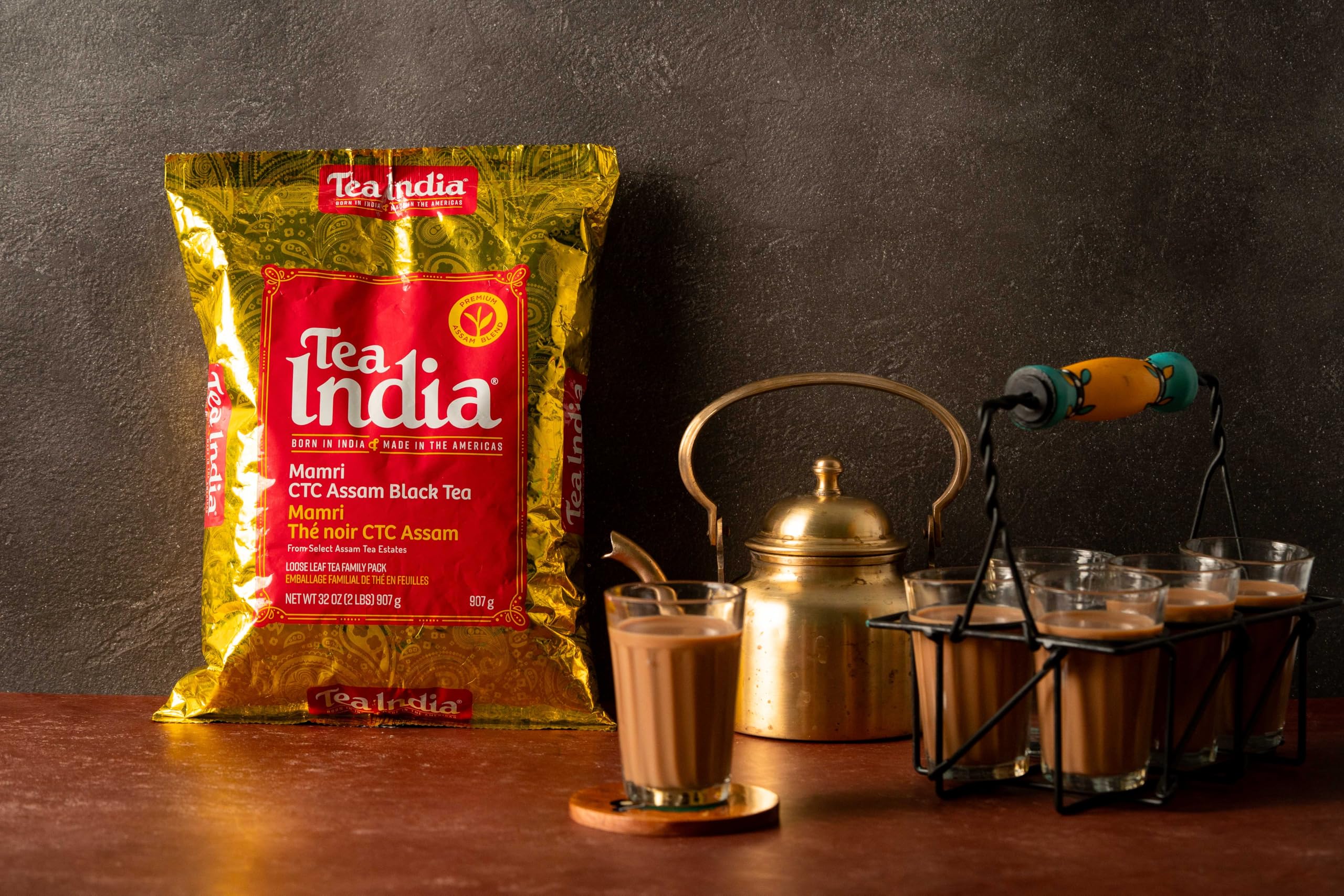 Tea India bolsa de 2 lb junto a una regla para comparar tamaño visible