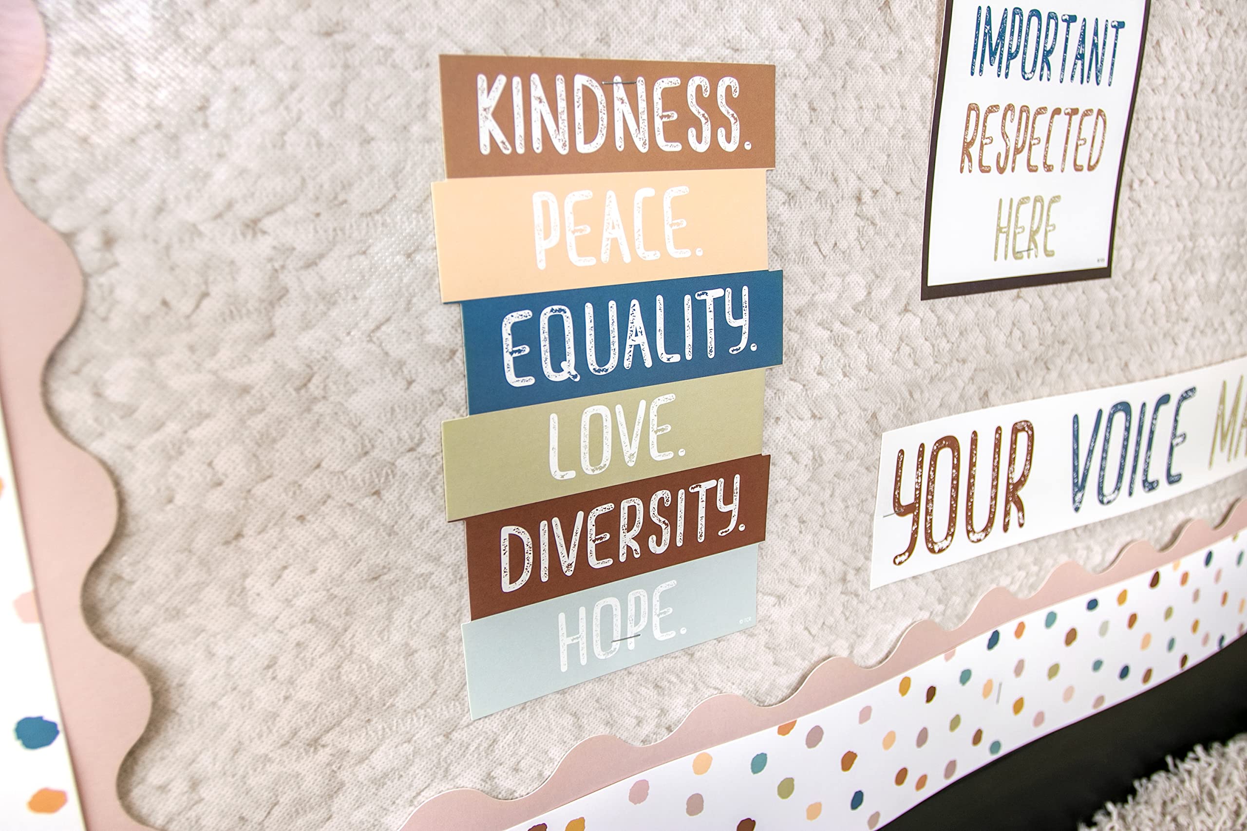 Teacher Created Resources comparación de tamaño junto a una regla, visualiza medidas