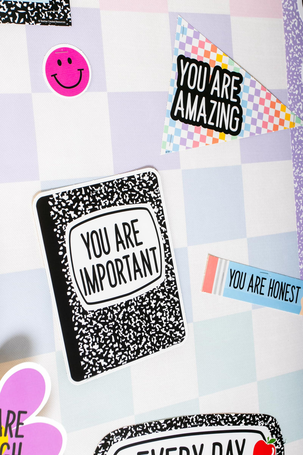 Teacher Created Resources detalle del material mostrando acabado resistente y colores vivos