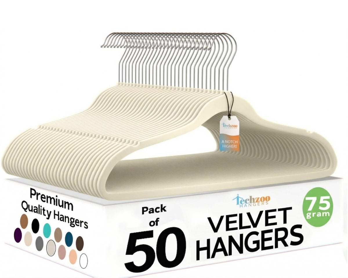 TechZoo pack frontal mostrando 50 perchas marfil para optimizar espacio