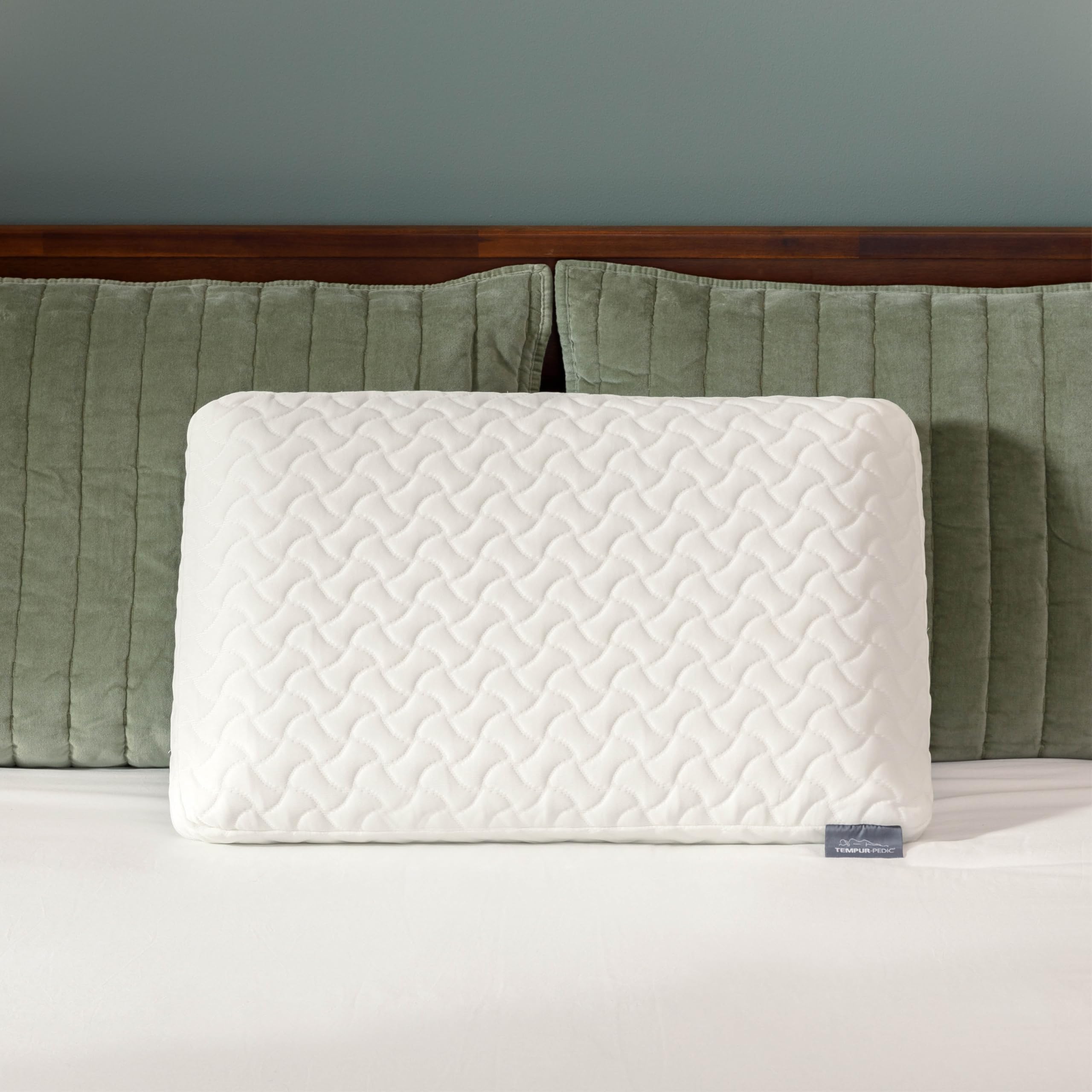 Tempur-Pedic almohada en dormitorio moderno mostrando estilo y confort nocturno