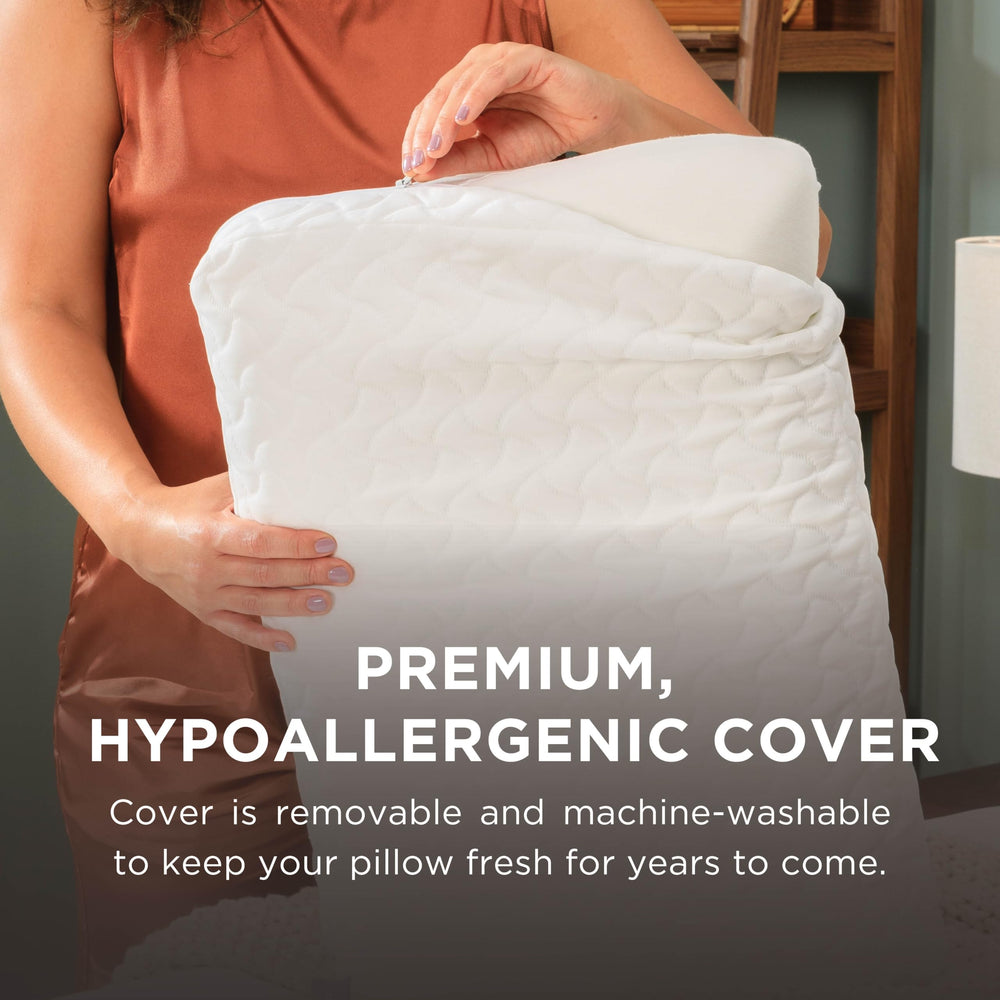 Tempur-Pedic funda siendo lavada a mano para ilustrar limpieza y cuidado fácil