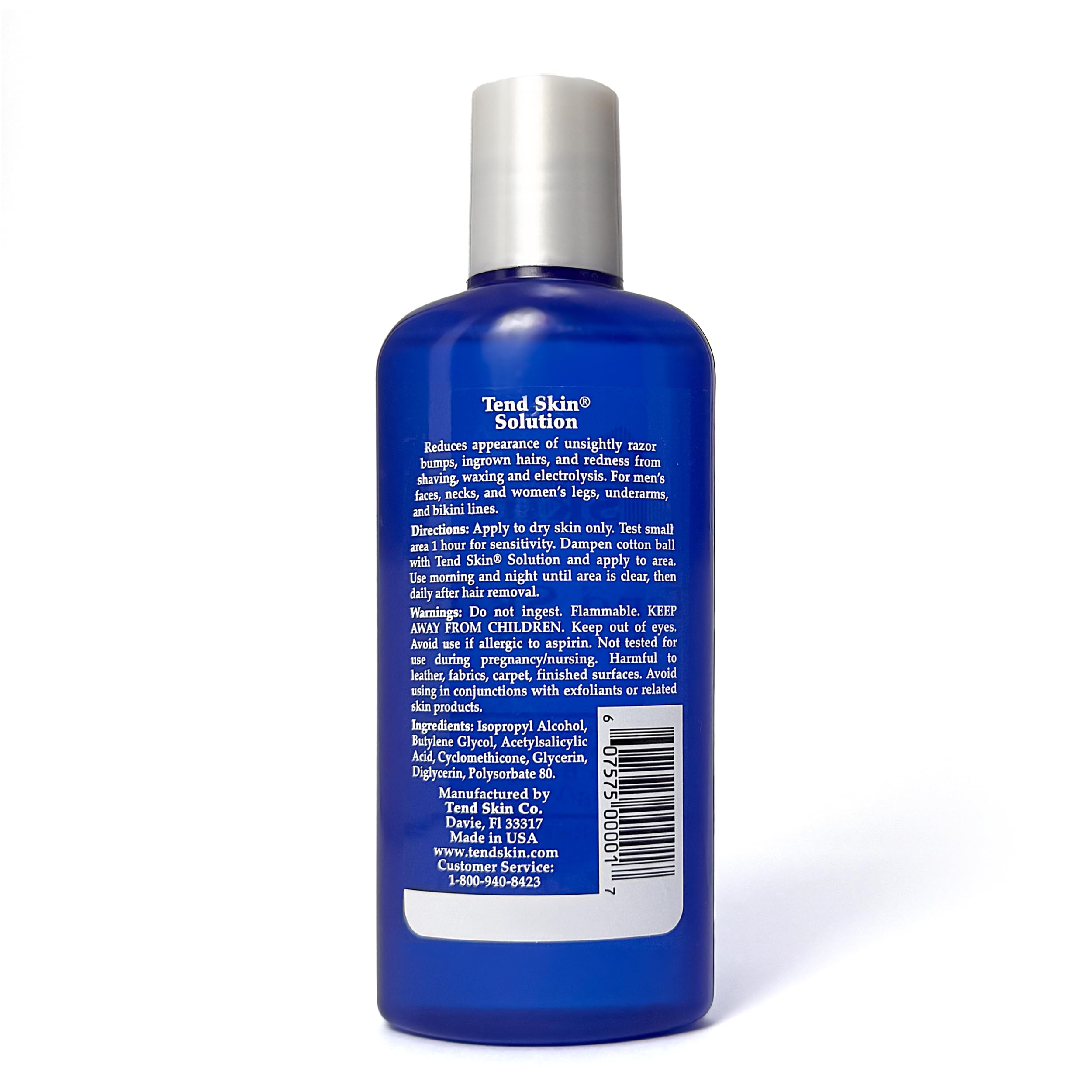 Tend Skin tamaño 4 oz junto a objetos cotidianos para escala