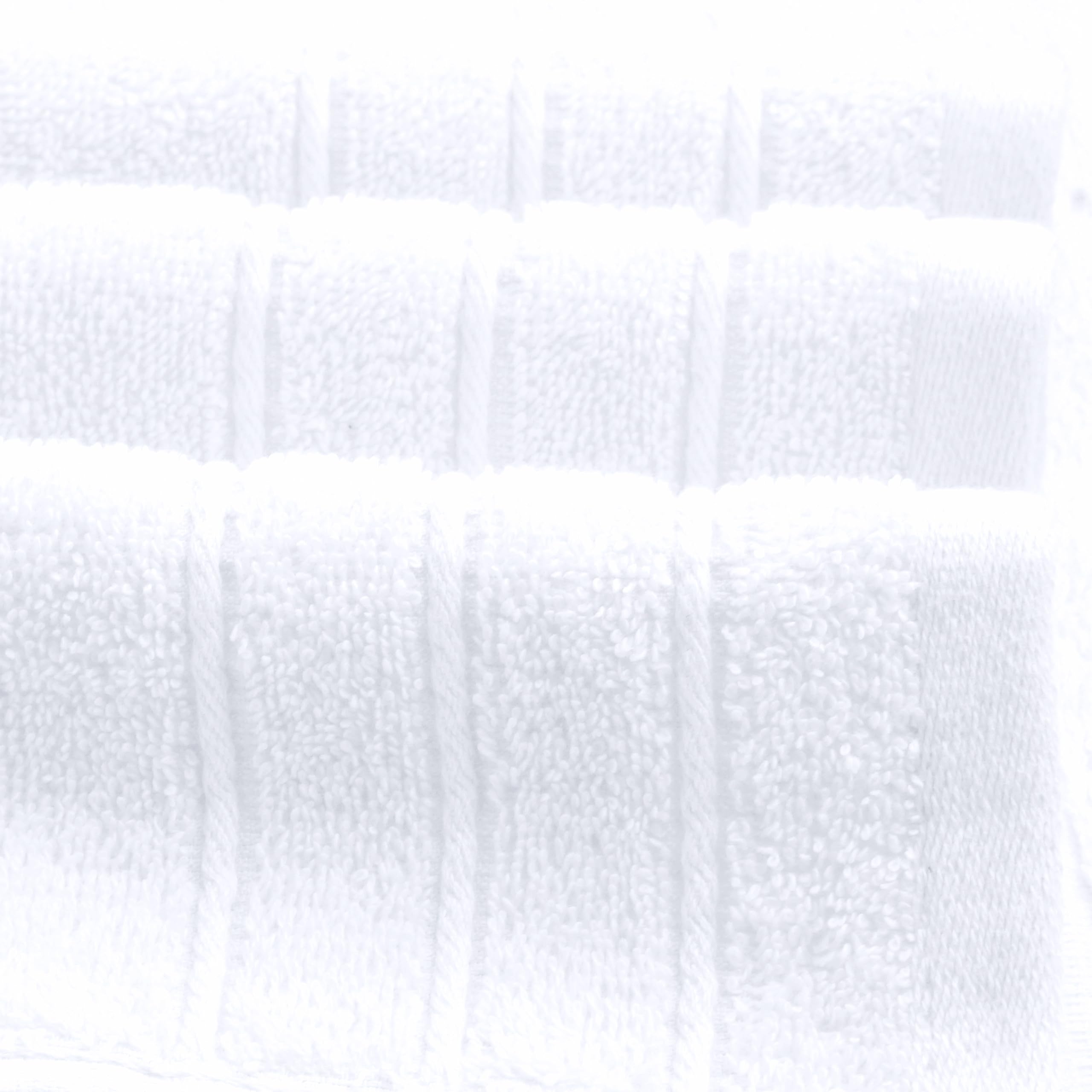 Tens Towels en baño ambientado ofreciendo apariencia profesional