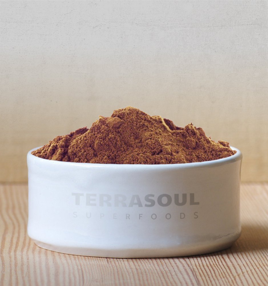 Terrasoul Superfoods mezcla de algarroba en batido vegetal con aspecto cremoso