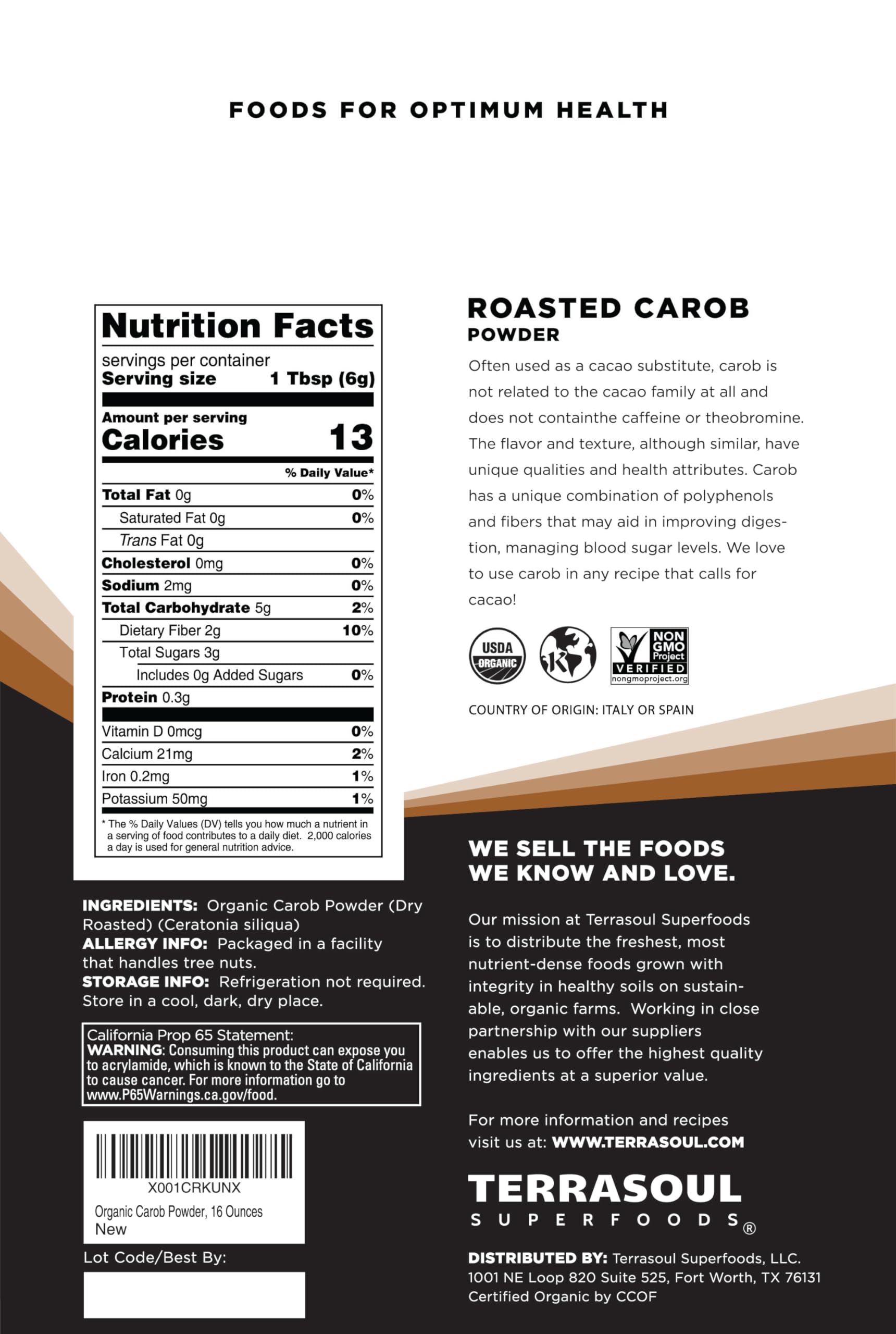 Terrasoul Superfoods primer plano del polvo de algarroba mostrando textura fina