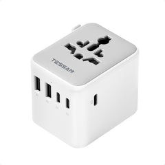 TESSAN vista frontal del adaptador mostrando la toma AC y puertos USB, carga ordenada