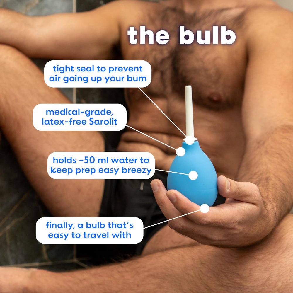 The Bottom's Digest comparación de tamaño en mano para referencia de escala