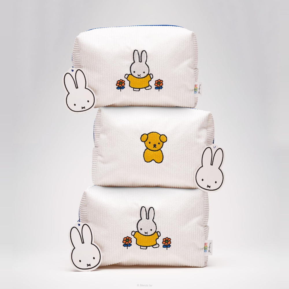 The Crème Shop neceser Miffy abierto con productos de viaje organizados