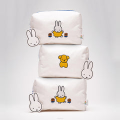 The Crème Shop neceser Miffy abierto con productos de viaje organizados