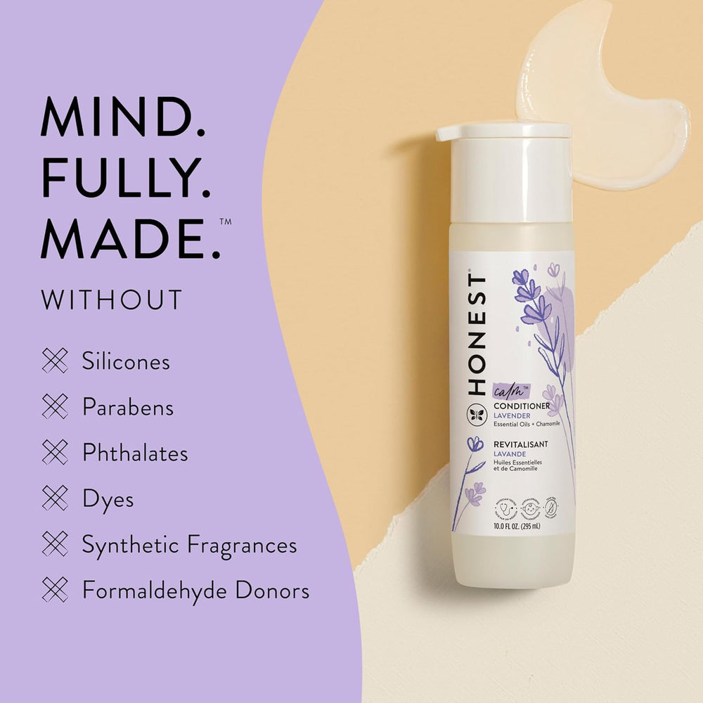 The Honest Company familia usando el producto en hora del baño segura