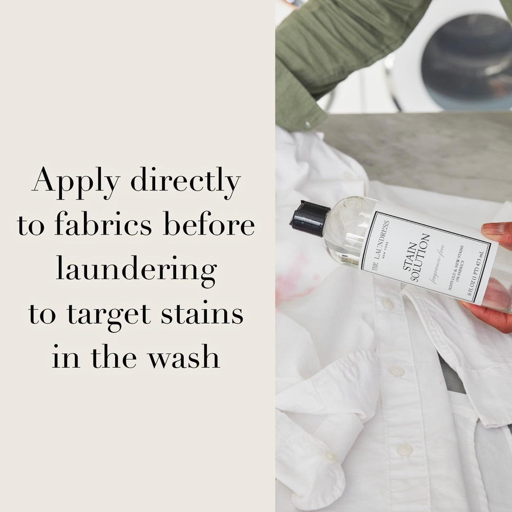 The Laundress junto a detergente Signature, complemento de cuidado textil