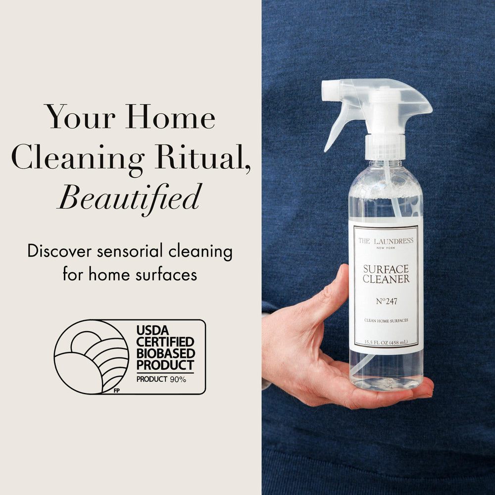 The Laundress Surface Cleaner detalle de etiqueta con ingredientes bio-basados y fragancia No. 247