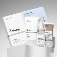 The Ordinary natural moisturizing factors envase cerca que destaca hidratación ligera y barrera reforzada