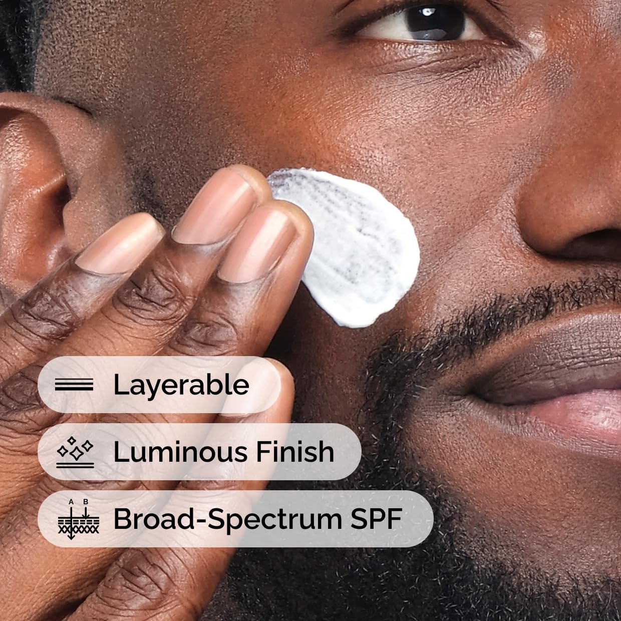 The Ordinary aplicación del producto en rostro, acabado sin brillo pesado