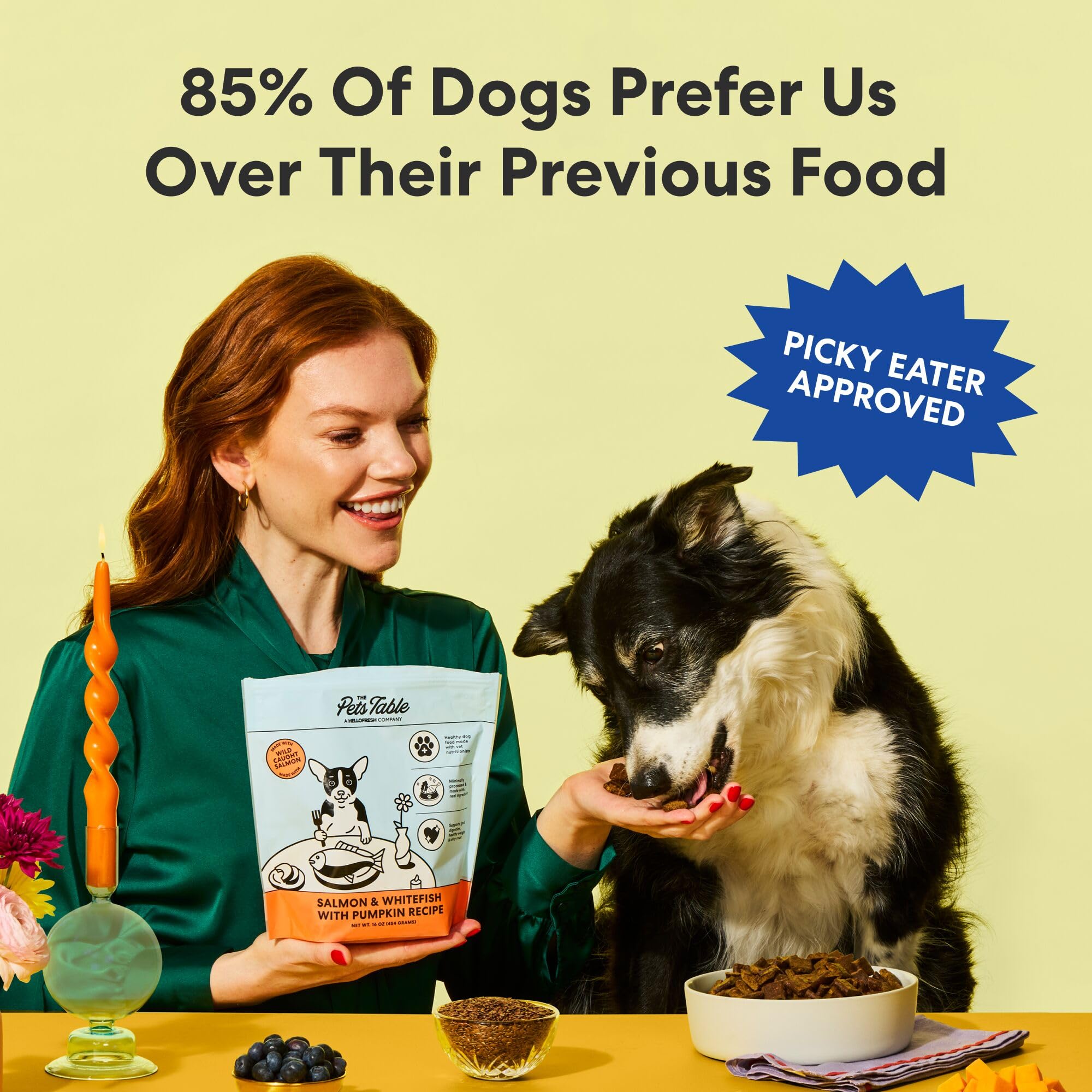 The Pets Table paquete de 1 lb junto a objeto para ver escala real