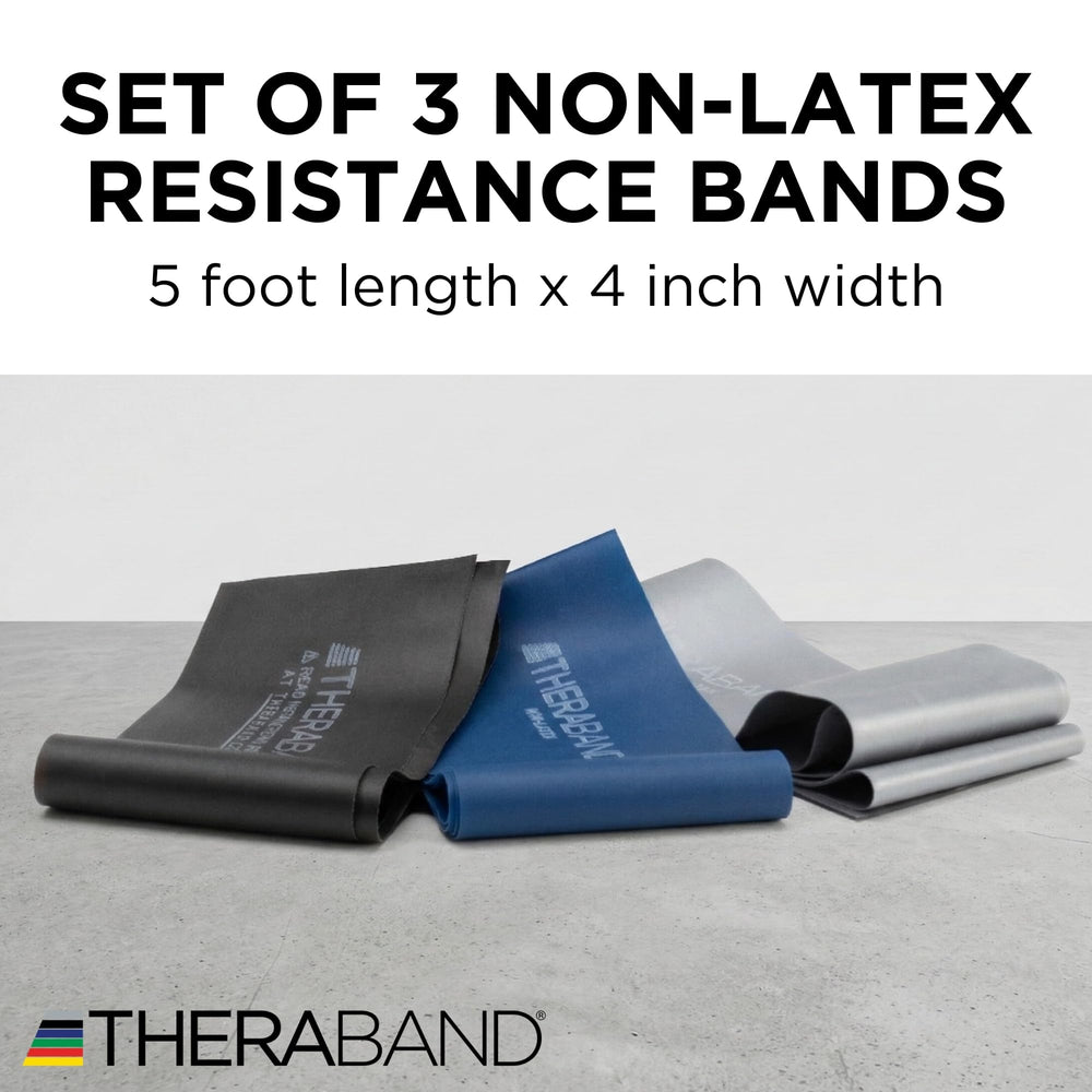 THERABAND persona realizando sentadilla con banda, mejorando fuerza de piernas