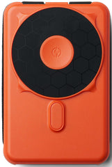 The Ridge vista frontal del power bank Basecamp Orange, portátil y potente